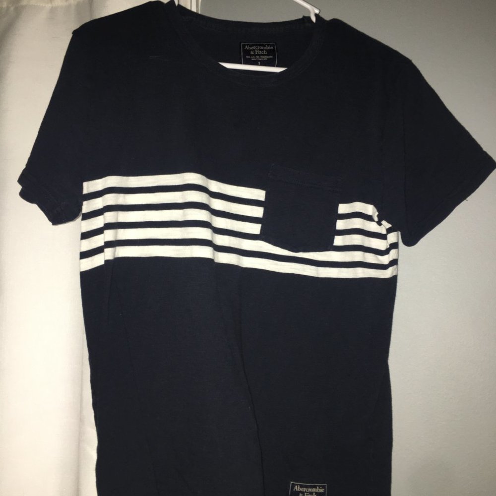 Men’s Abercrombie and Fitch pocket Tee